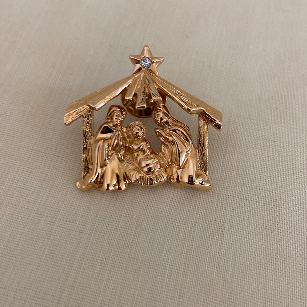 Nativity pin gold tone with rhinestone